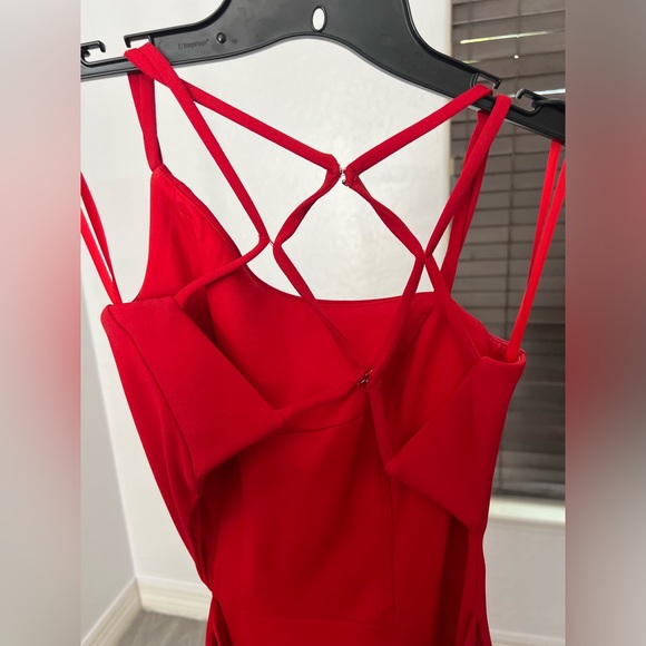 High Slit Strappy Back Gown Red
LA FEMME - Picture 8 of 9